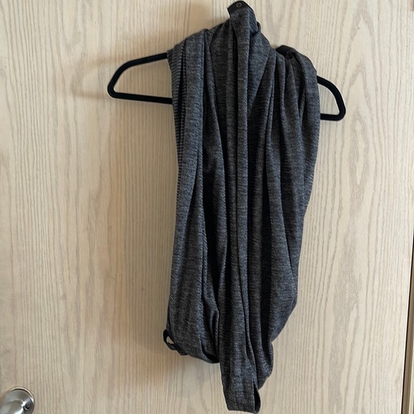 Lululemon circle scarf - Picture 1 of 3